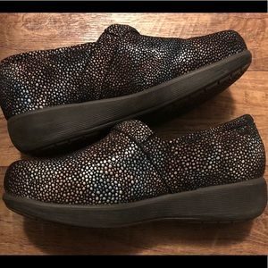 8.5W - SoftWalk Grey’s Anatomy Meredith Rose shoes